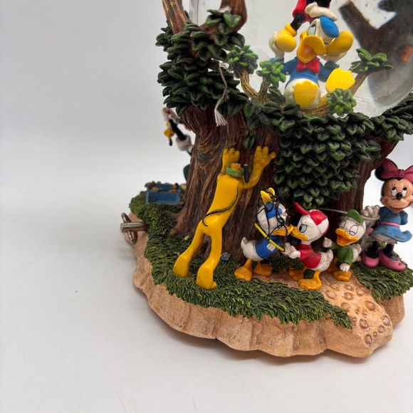 Disney Mickey Mouse and Friends Musical Water Snow Globe Let's Go Fly a Kite - Picture 3 of 16